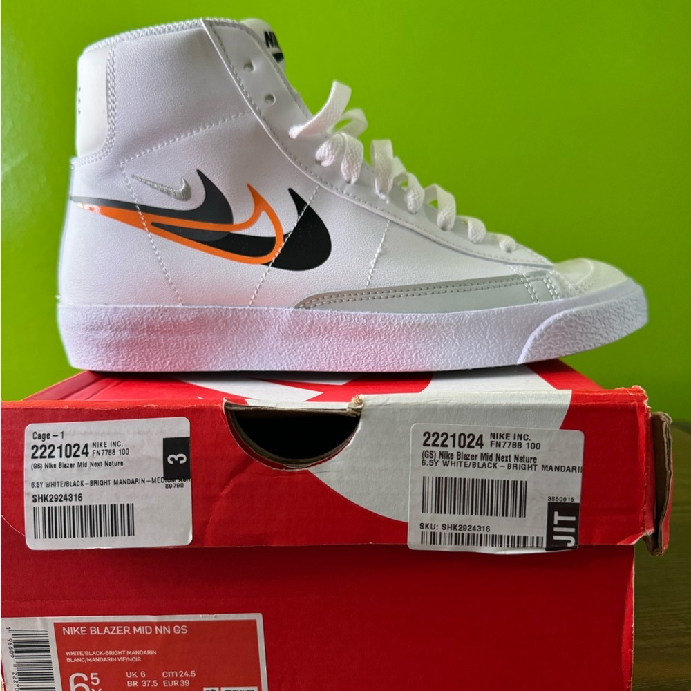 Women’s Size 8 Nike Blazer